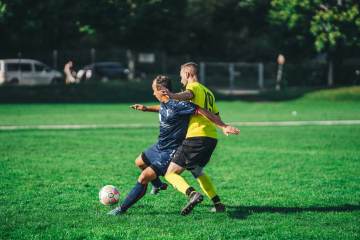 反应过于真实！助教佩兰当年踩爆气球着实把弗爵爷吓了一大跳（配图示意）